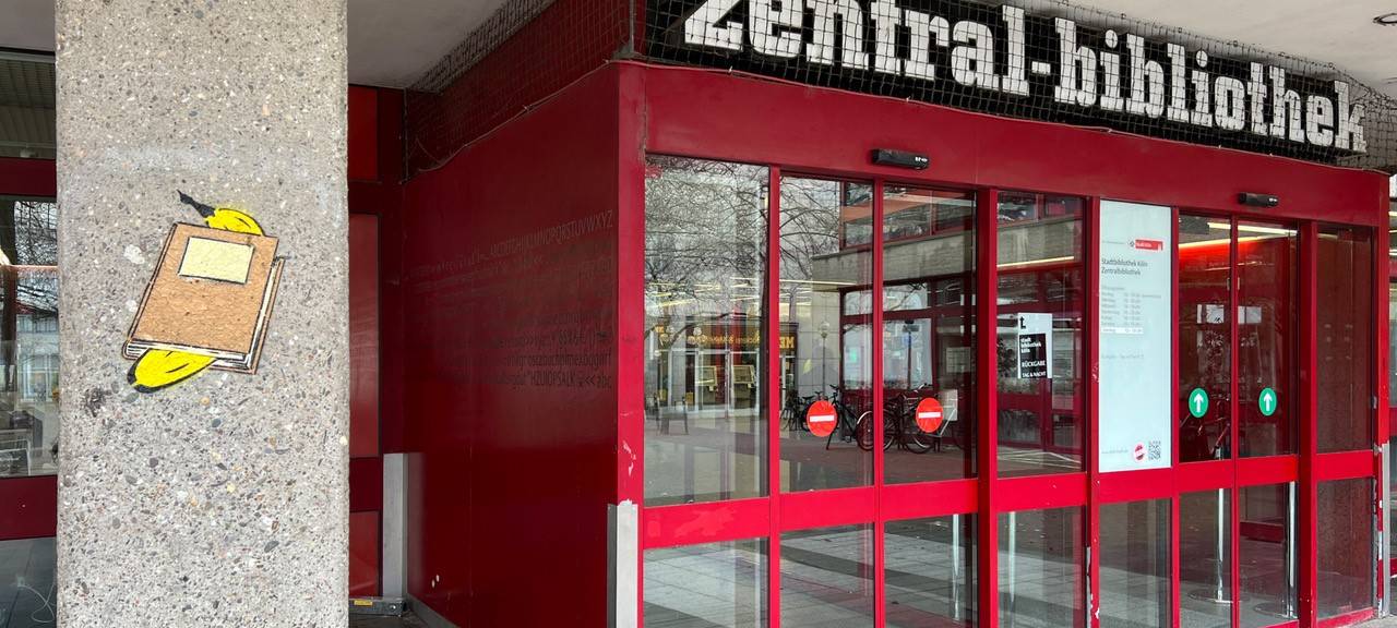 Gelbe Spray-Banane für den Erhalt der Stadtbibliothek