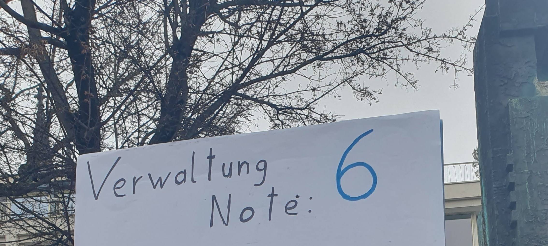 Fehlende Grundschulplätze: Protestaktion am Rathaus