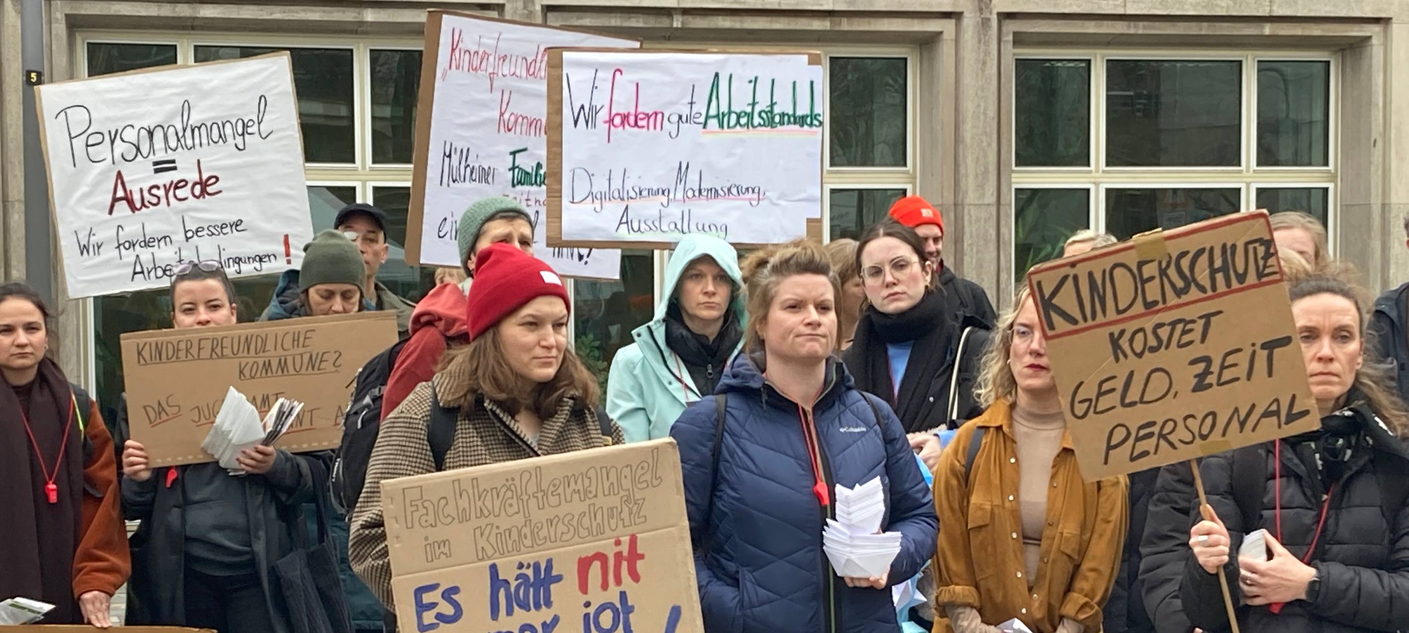 Kundgebung zu Personalmangel in Jugendämtern