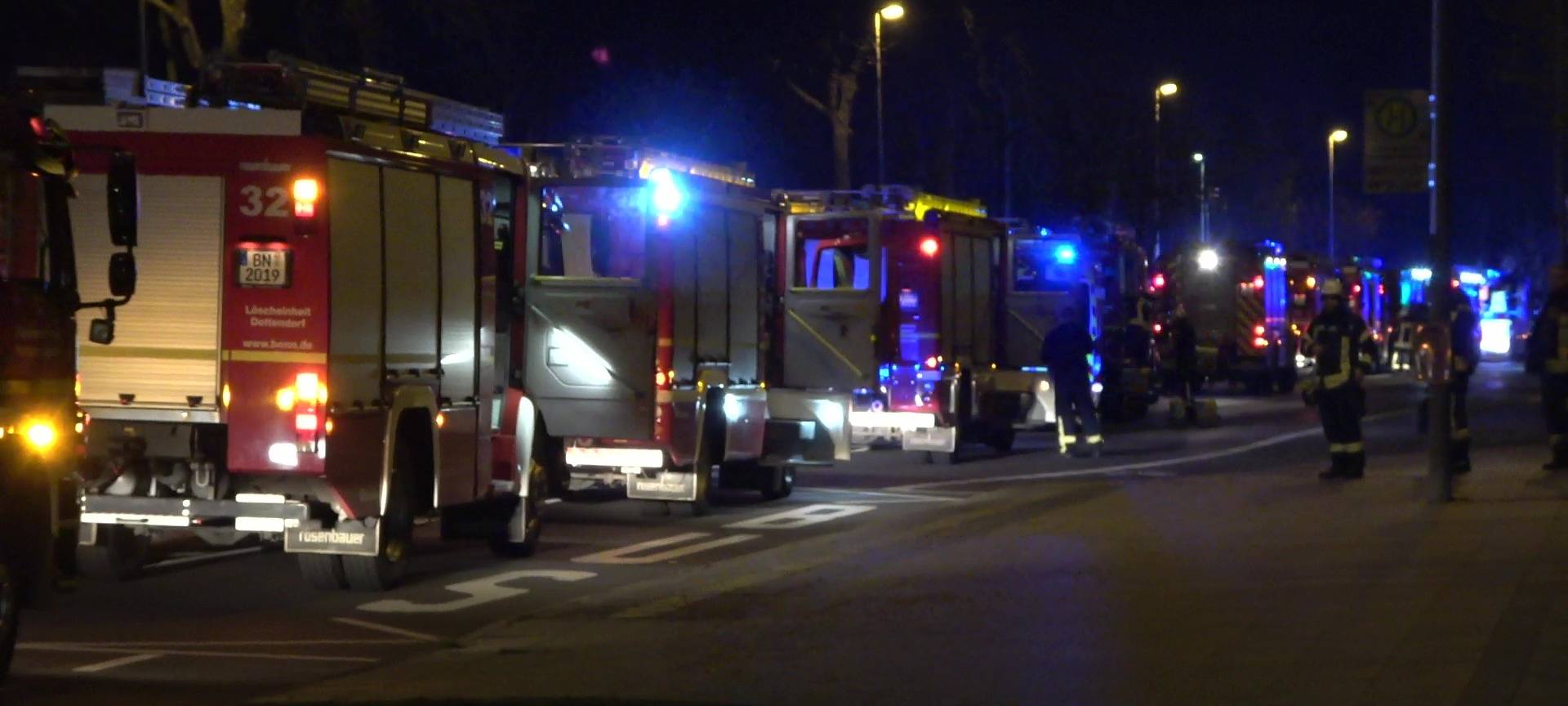 Großeinsatz nach Kabelbrand auf der Neusser Straße