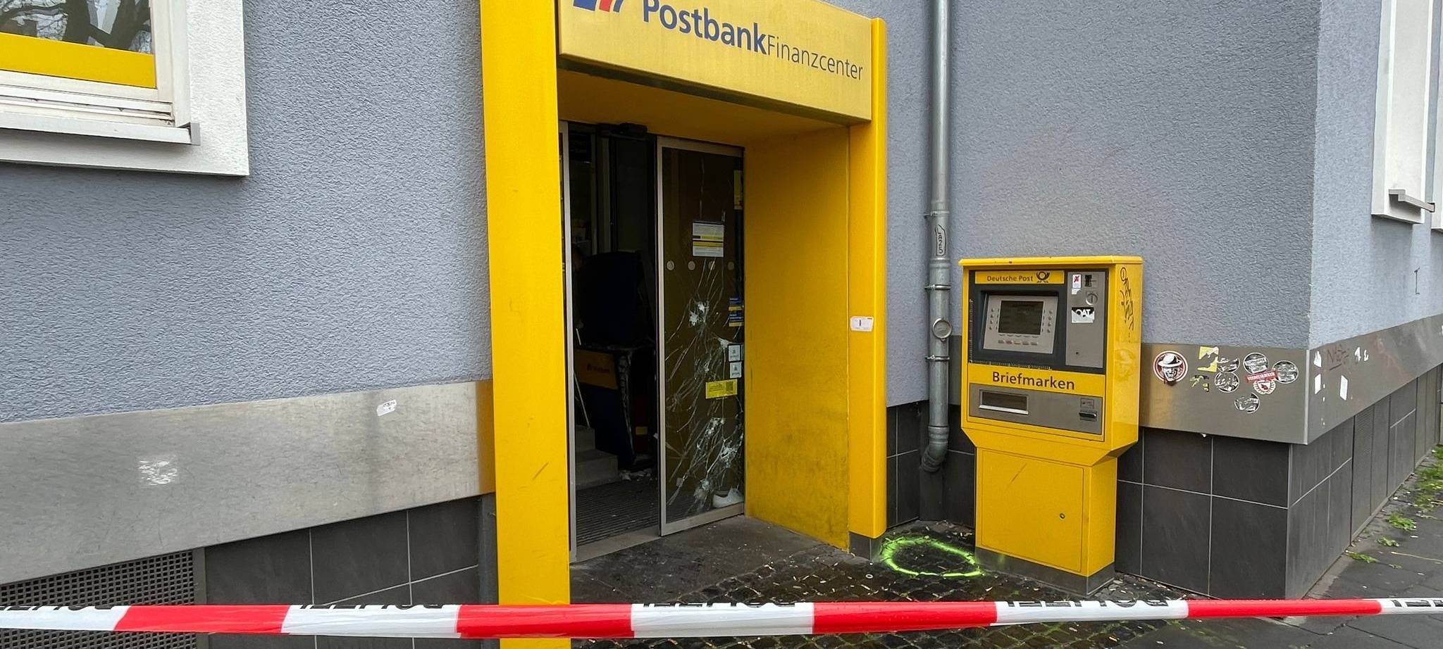 Geldautomaten-Sprengung - Fahndung läuft