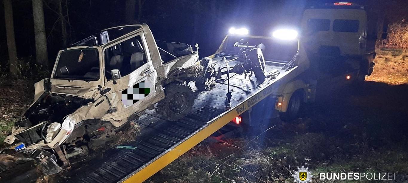 Regionalbahn kollidiert mit Auto