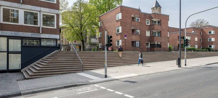 OB Reker eröffnet Freitreppe