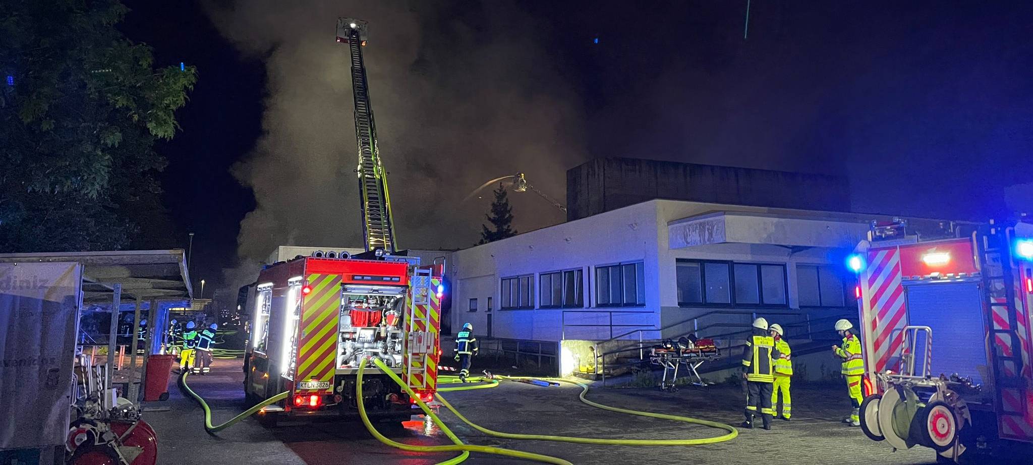 Feuer in Lagerhalle in Ossendorf gelöscht