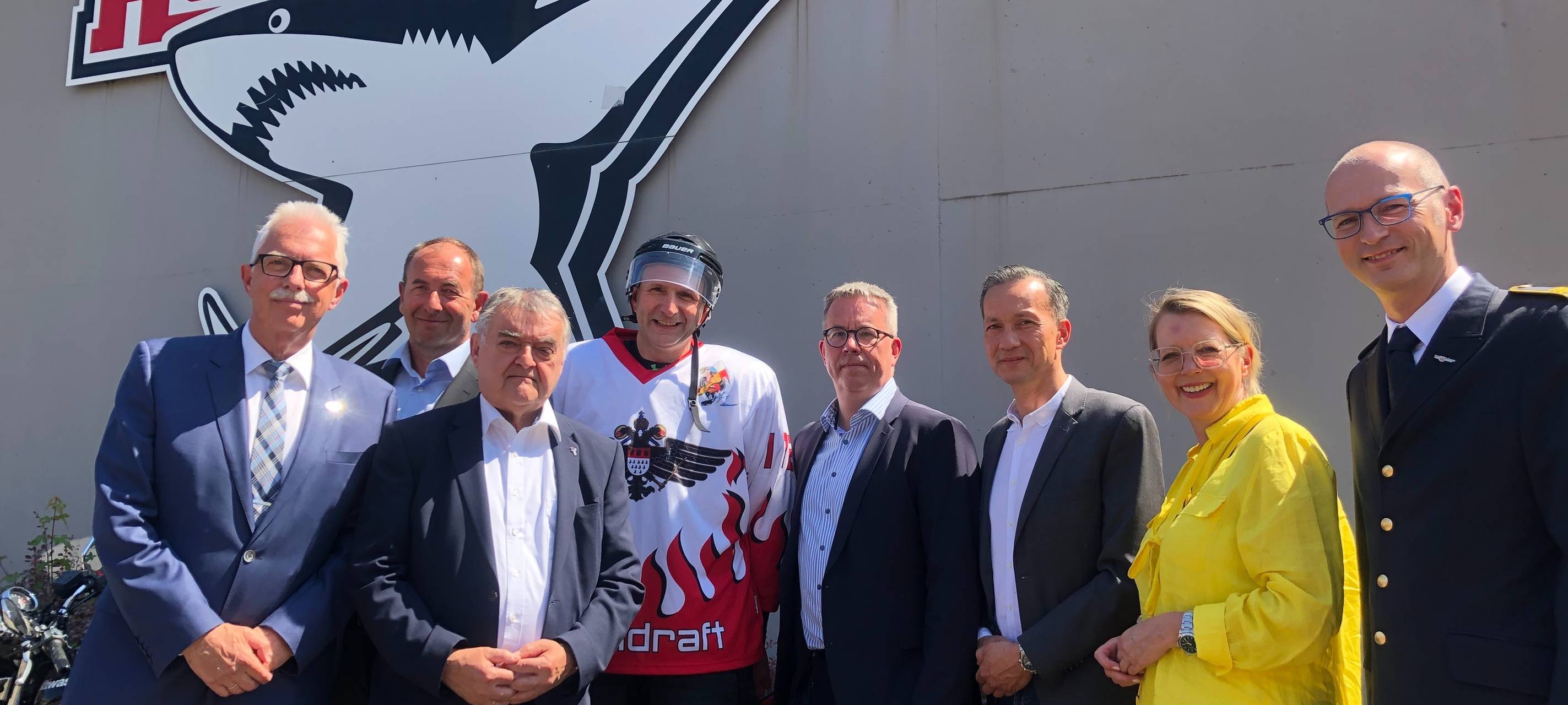 Polizei gegen Feuerwehr: Eishockey-Spiel für Opfer aus Ratingen