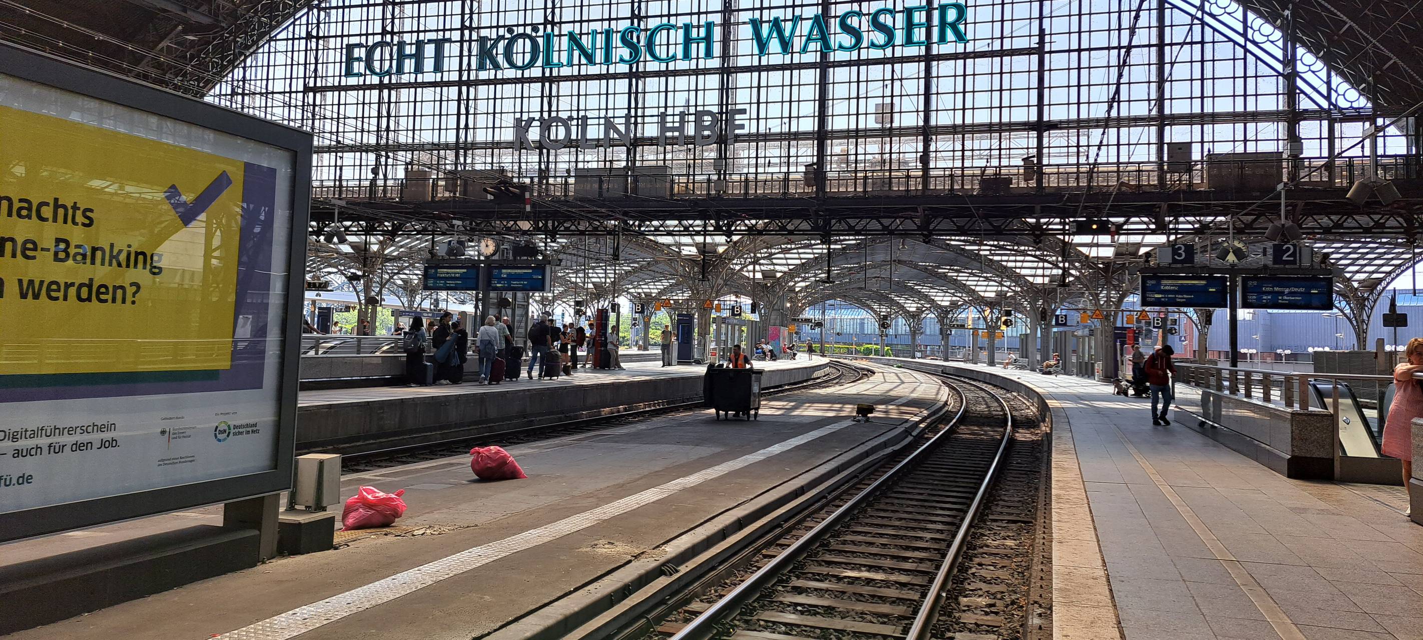 Köln HBF Bahnhofshalle / Kölnisch Wasser