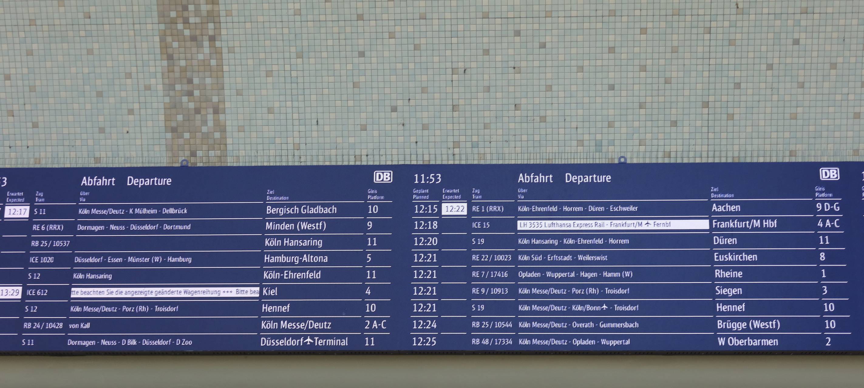 Anzeigetafel am Hauptbahnhof