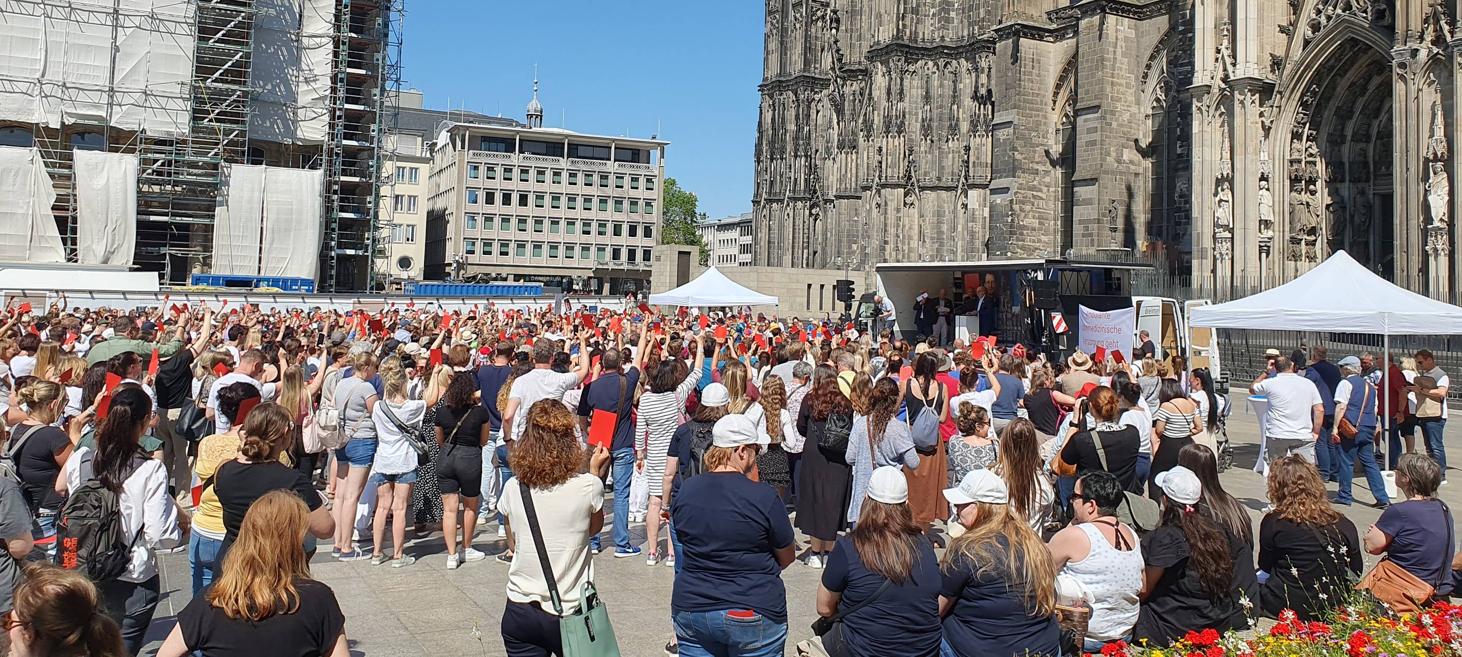 Zahnärzte protestieren auf dem Roncalliplatz