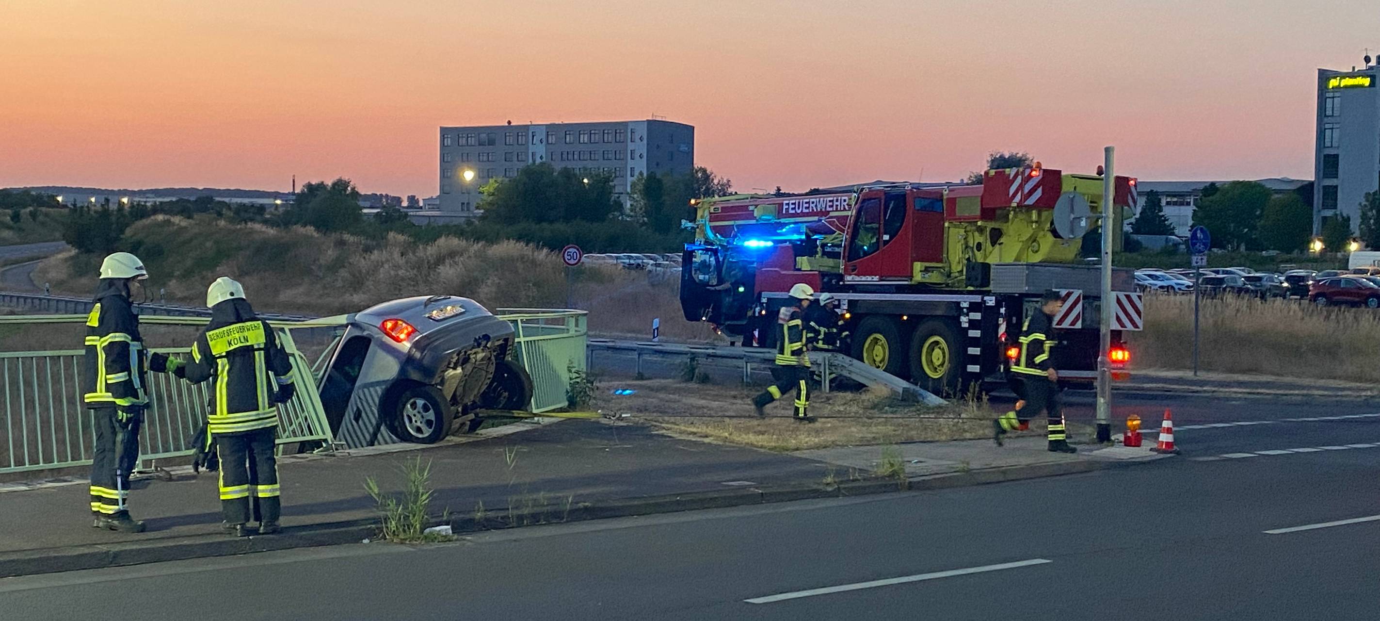 Unfall Brücke Auto Merianstraße, Industriestraße
