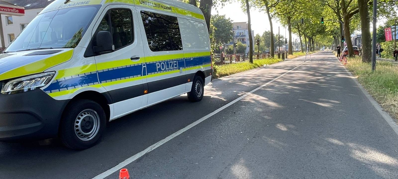 Fußgängerin nach Verkehrsunfall lebensgefährlich verletzt