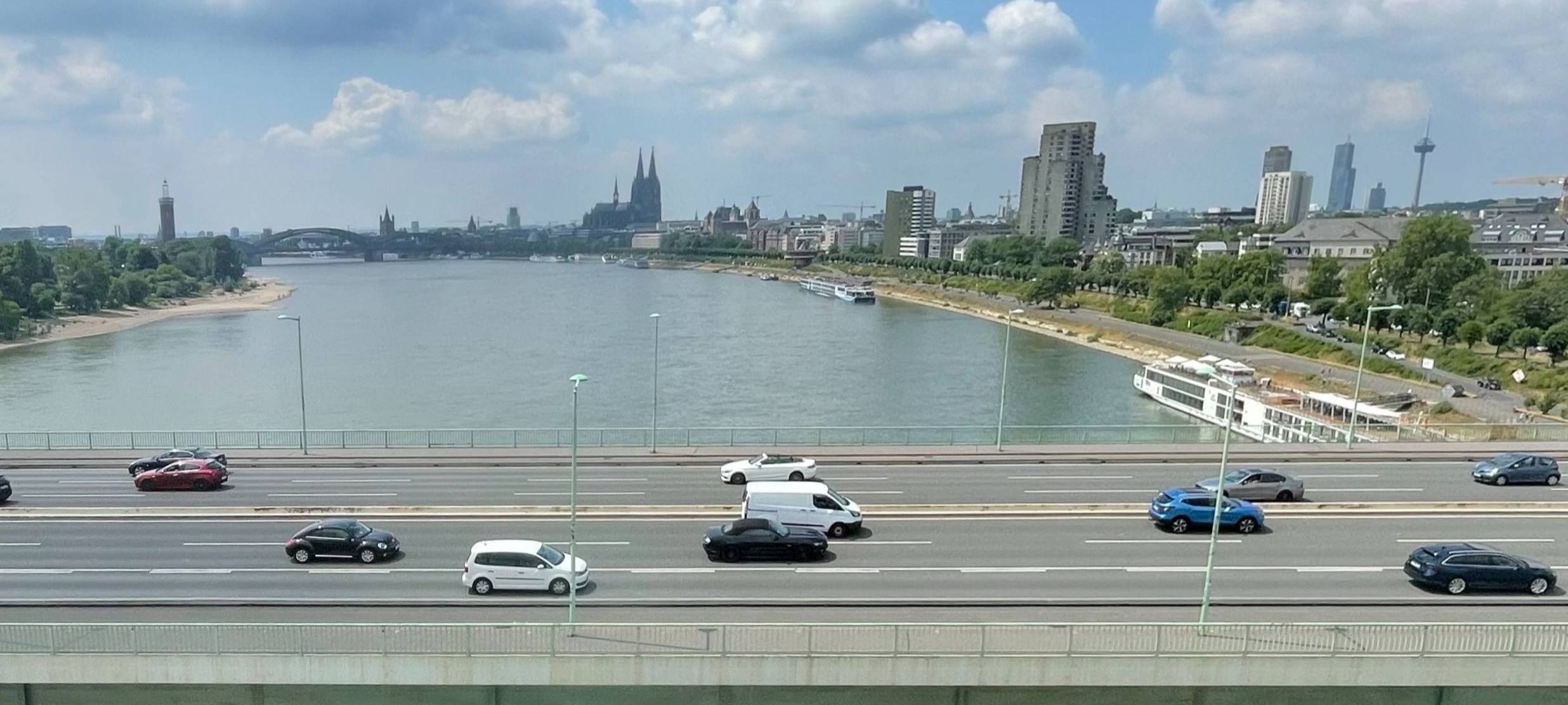 Zoobrücke war stundenlang nach Motorradunfall gesperrt