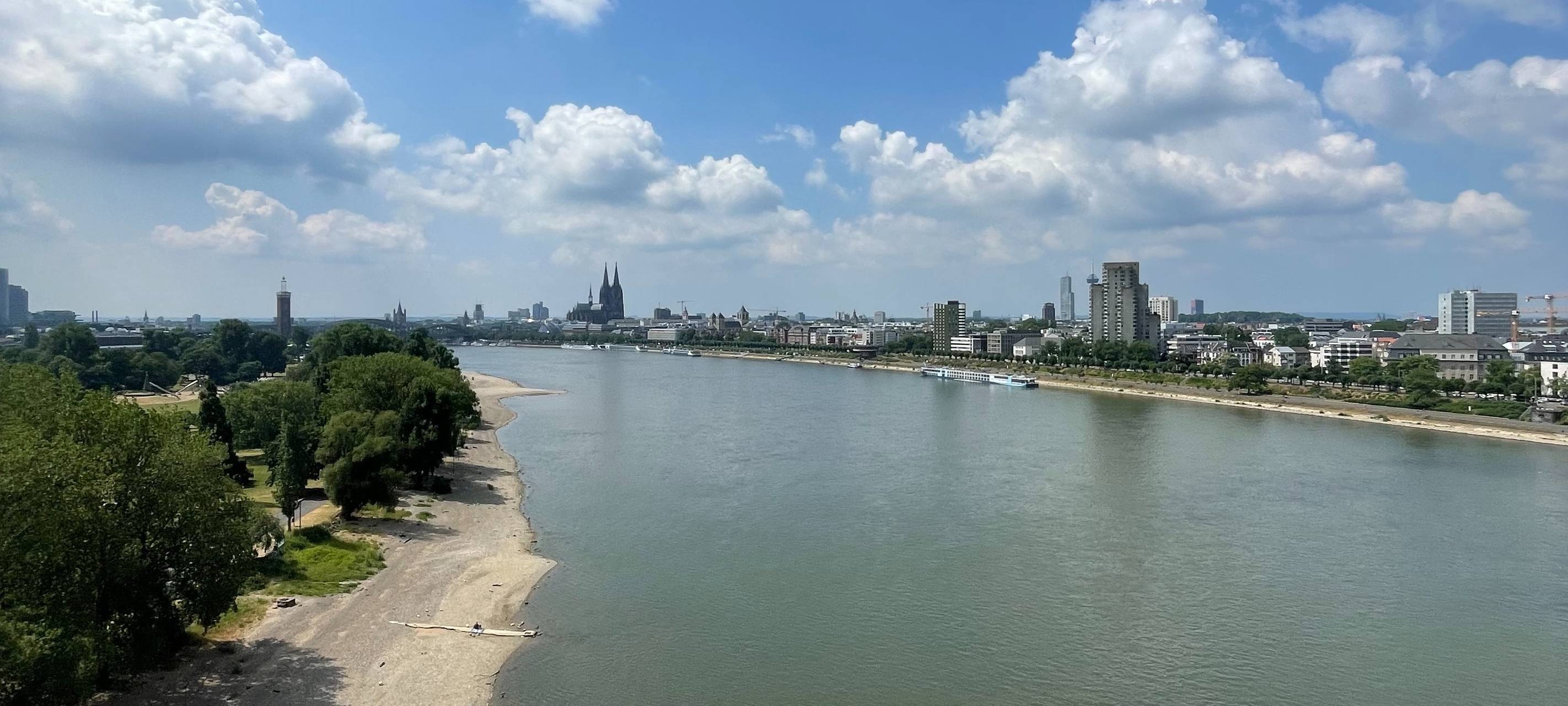 Ordnungsamt kontrolliert Badeverbot im Rhein