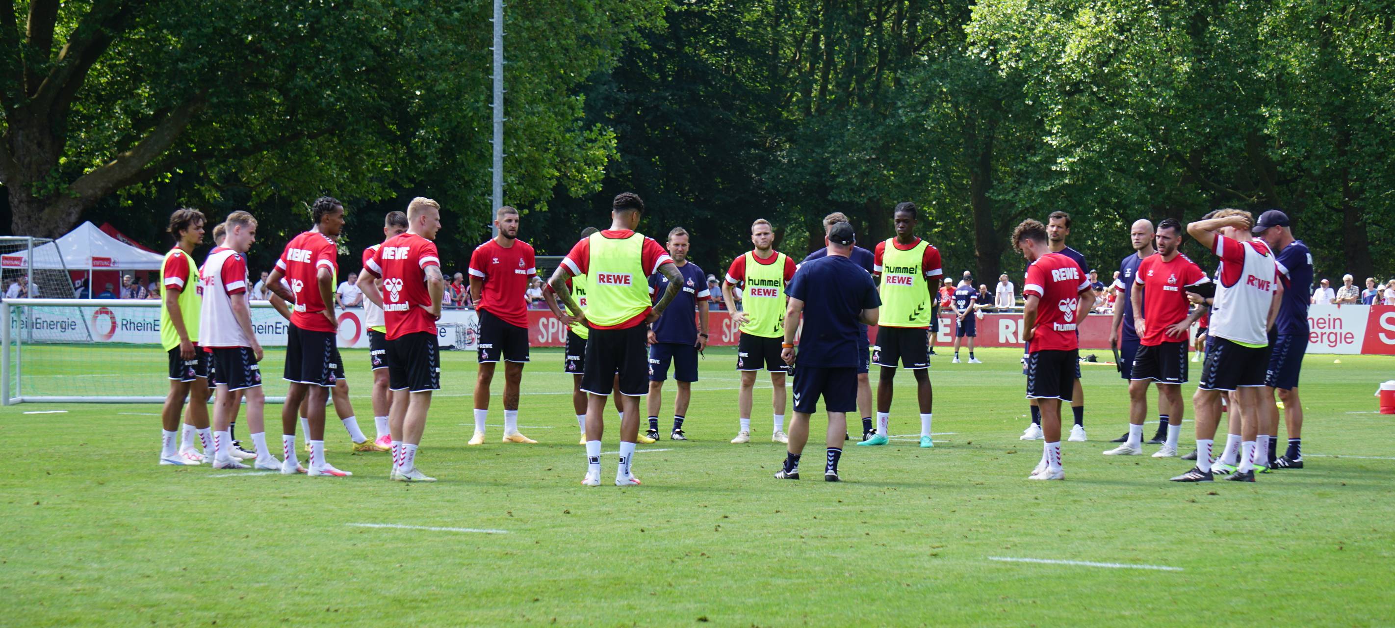 Wiedersehen mit Podolski im Trainingslager