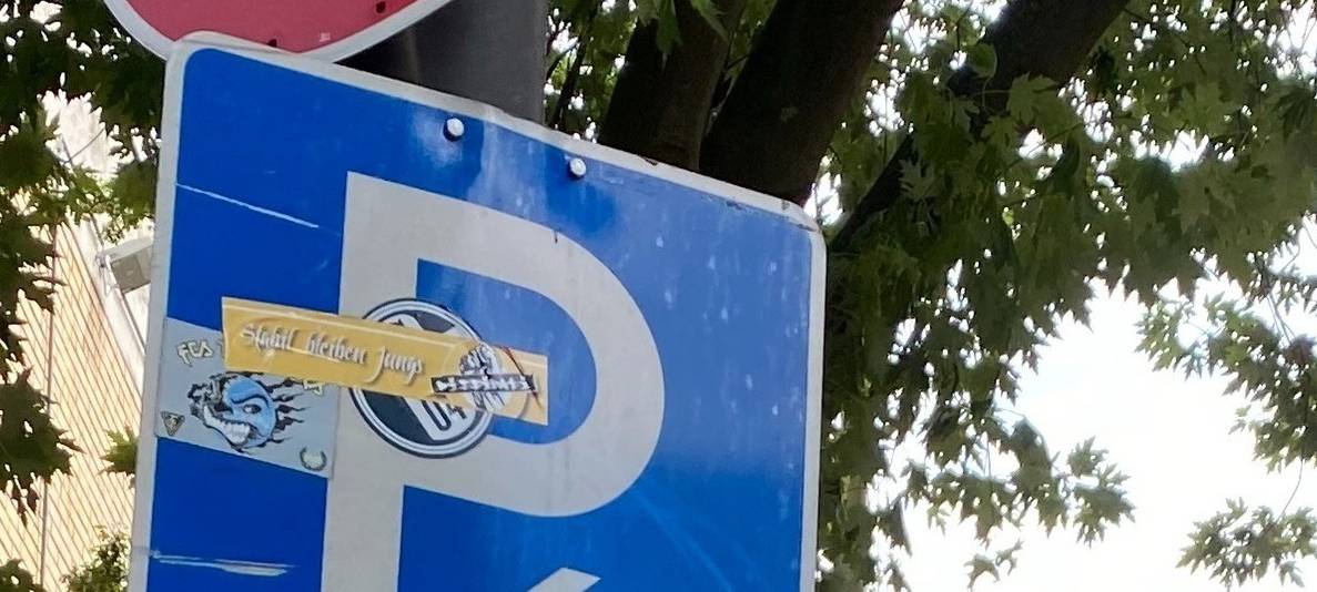 Viele Verkehrsschilder in Köln sind unbrauchbar