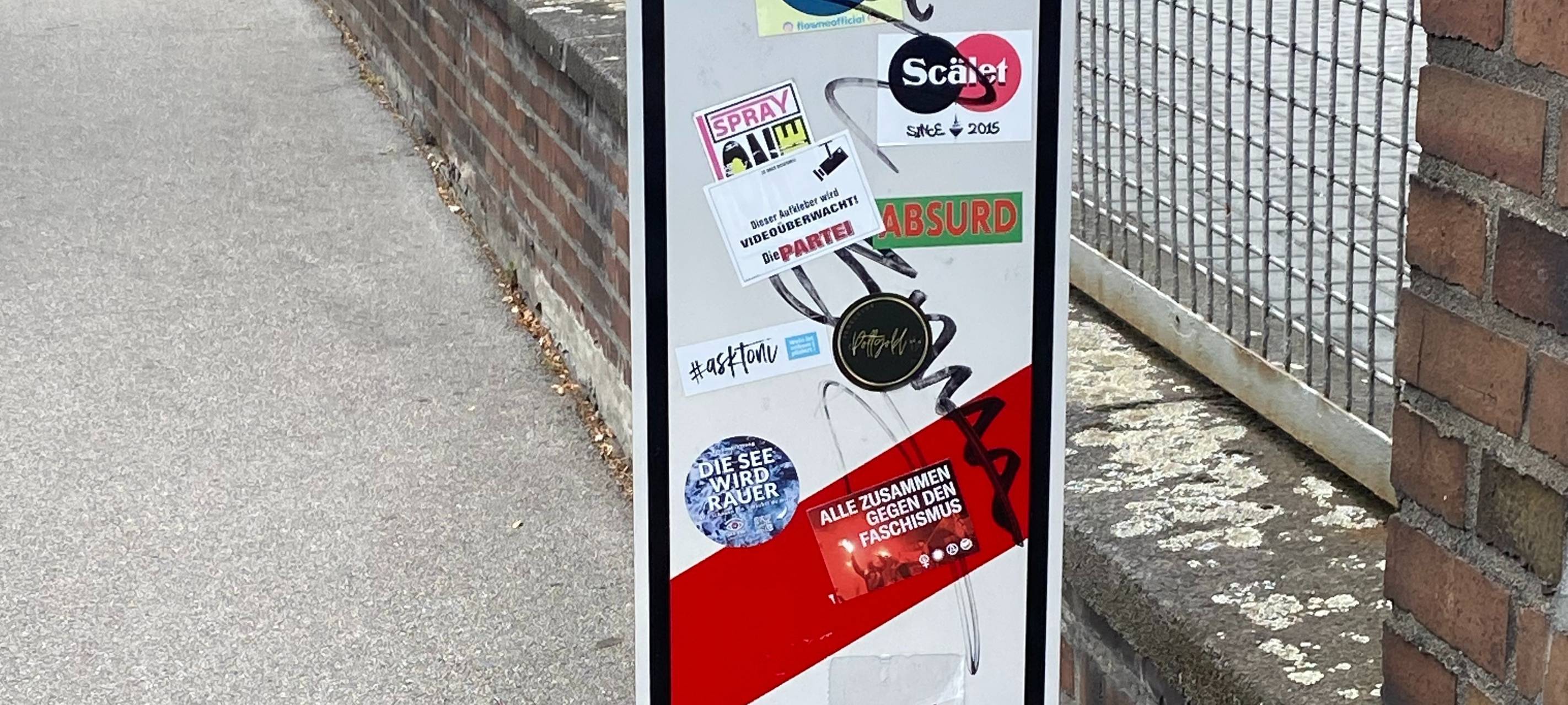 Viele Verkehrsschilder in Köln sind unbrauchbar