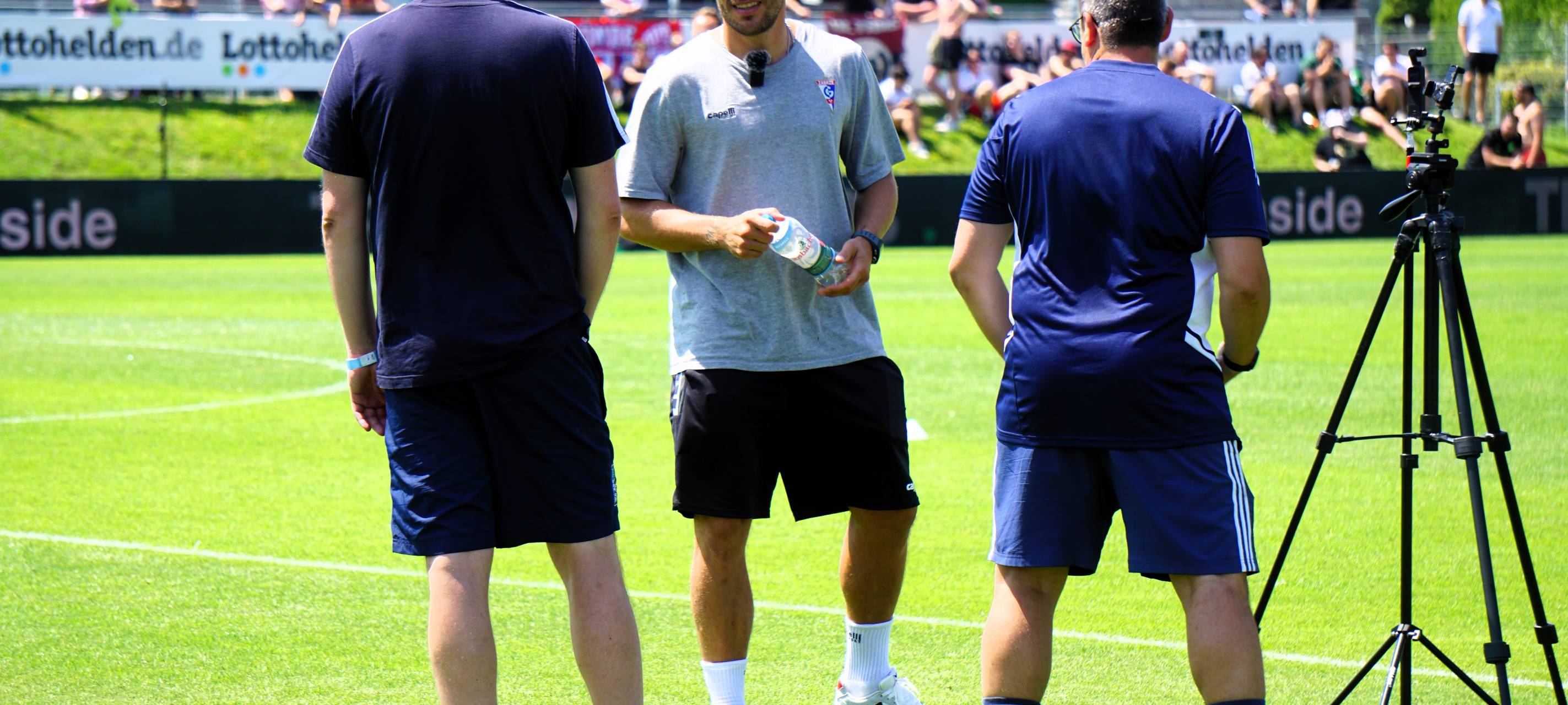 lukas-podolski-vor-fc-duell
