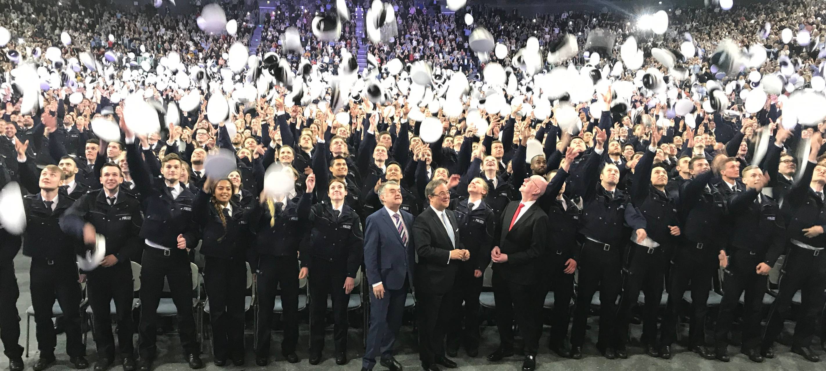 Komissaranwärter legen Diensteid ab