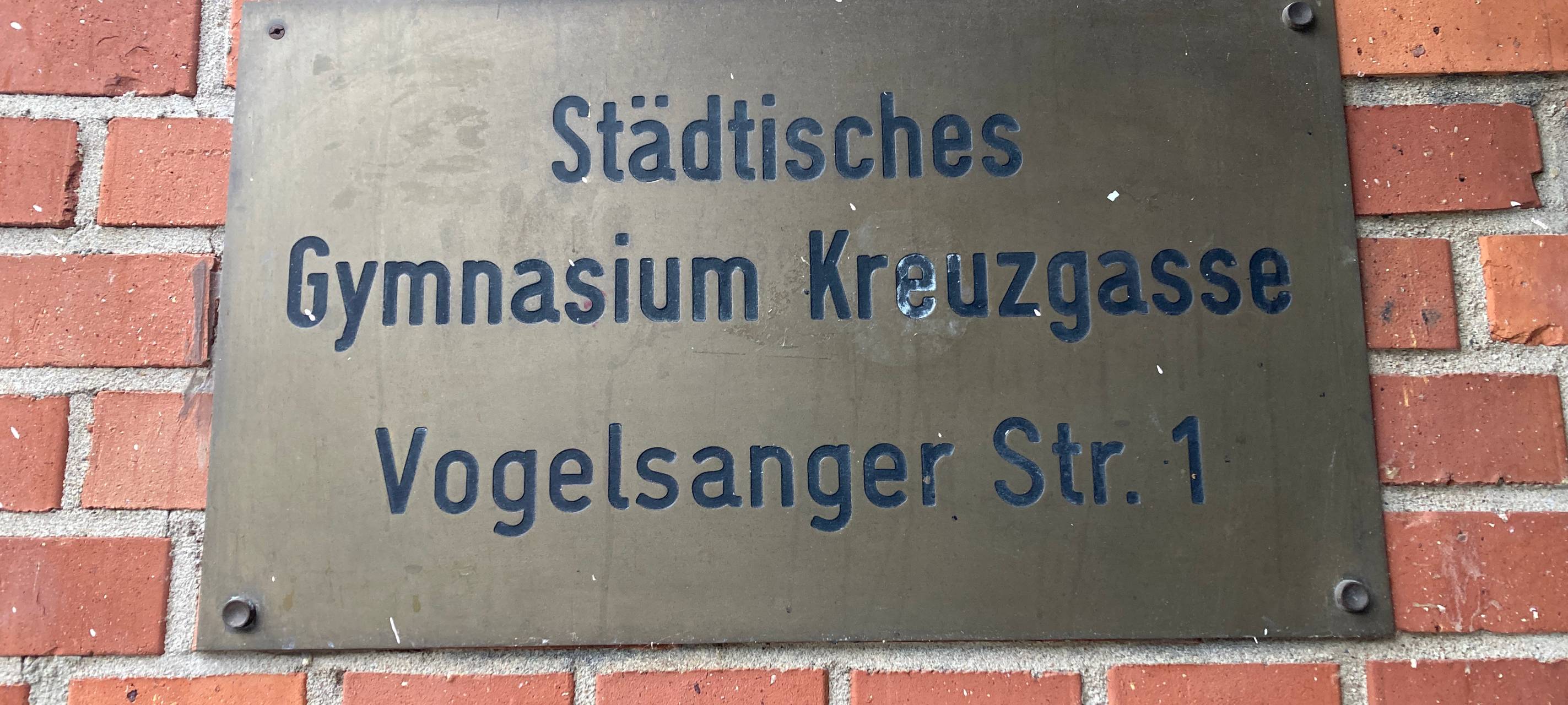 Gymnasium Kreuzgasse mit Geduld am Ende