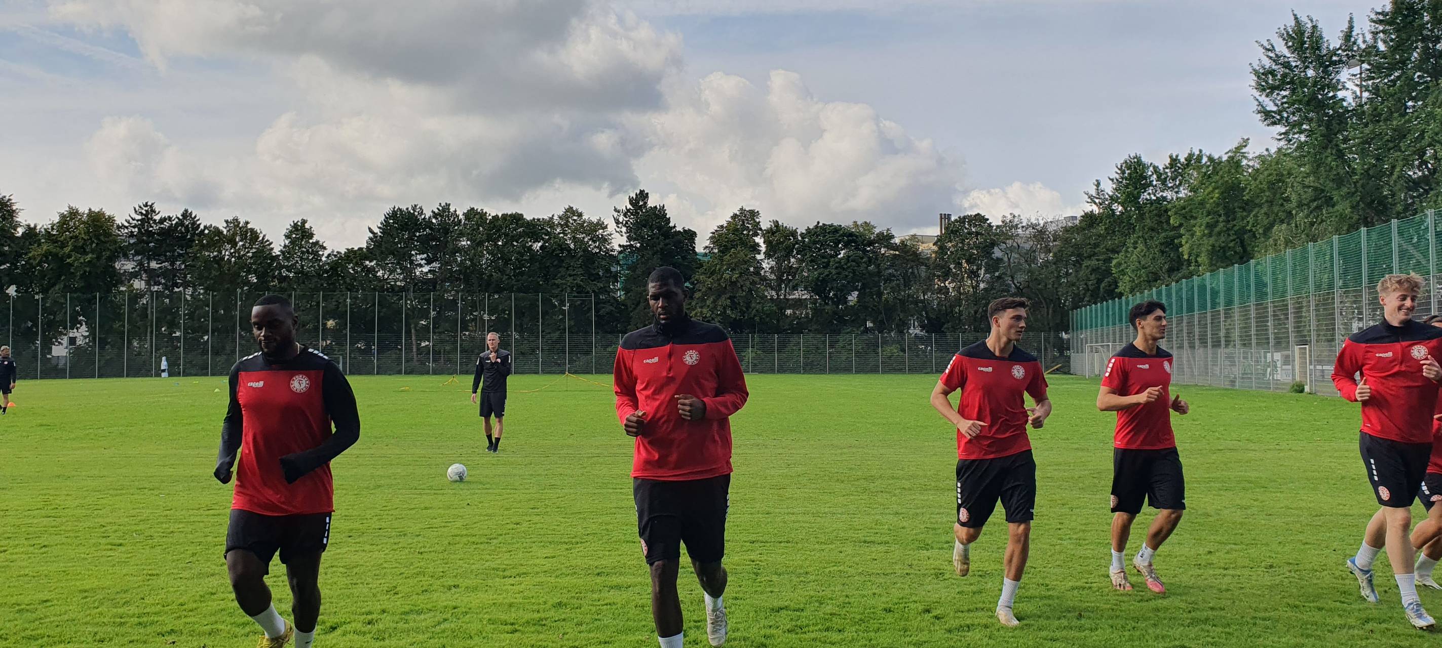 Modeste hält sich bei Fortuna Köln fit