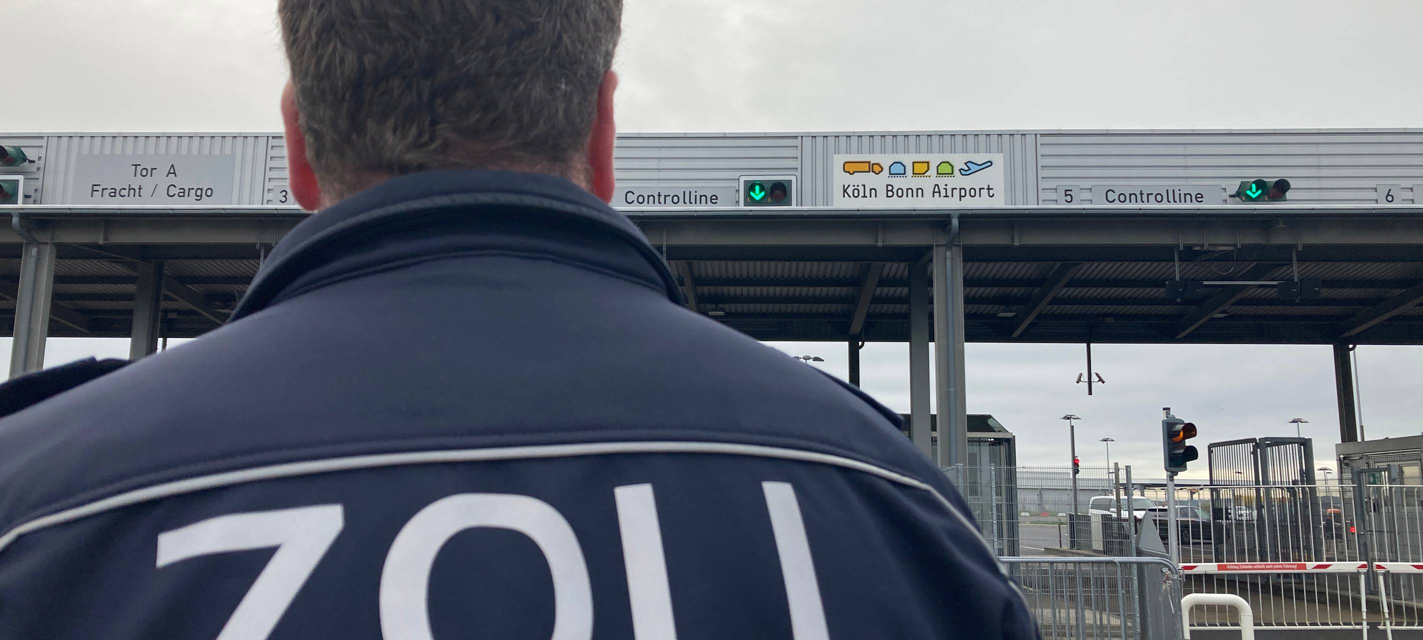 Flughafen: Zoll findet 170 kg Drogen innerhalb einer Woche