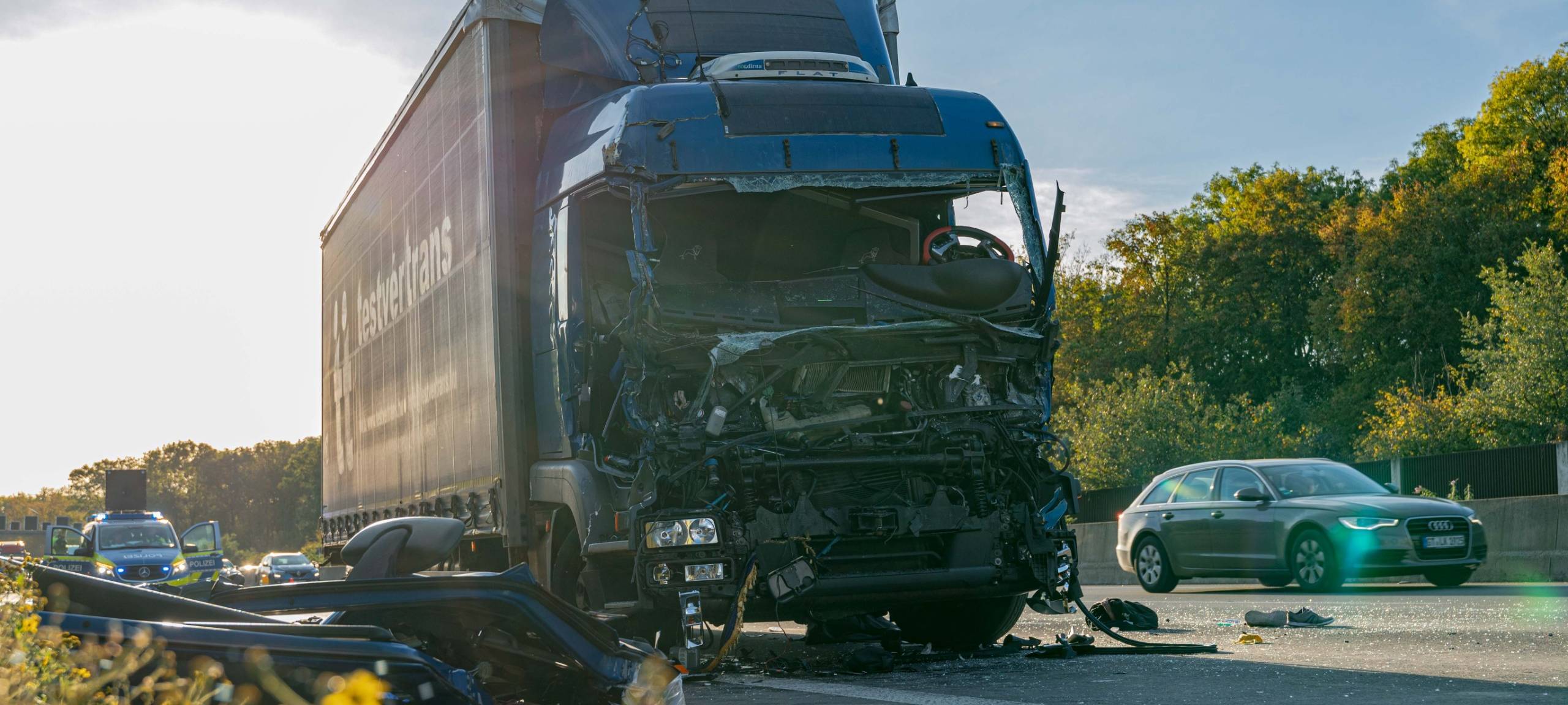 LKW-Unfall: A1 stundenlang gesperrt
