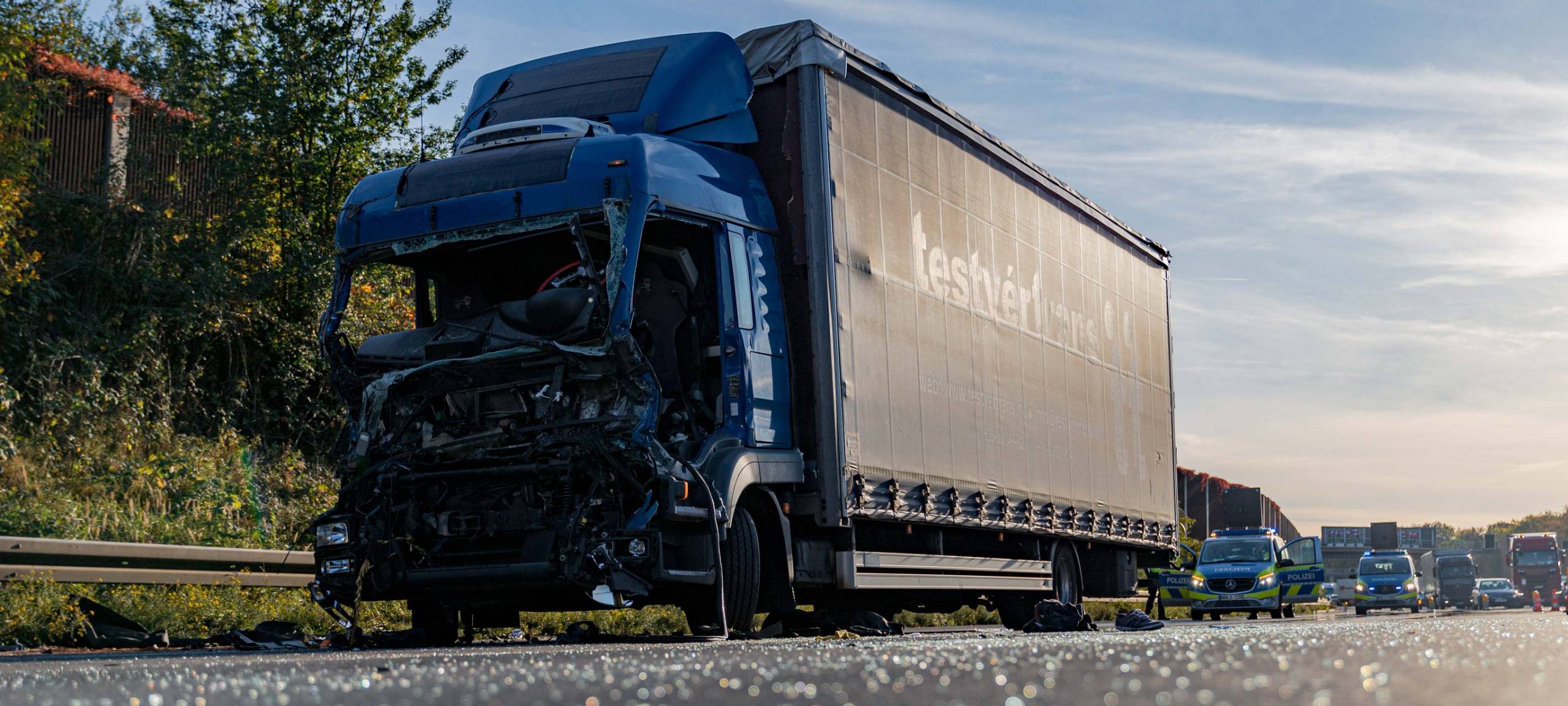 LKW-Unfall: A1 stundenlang gesperrt