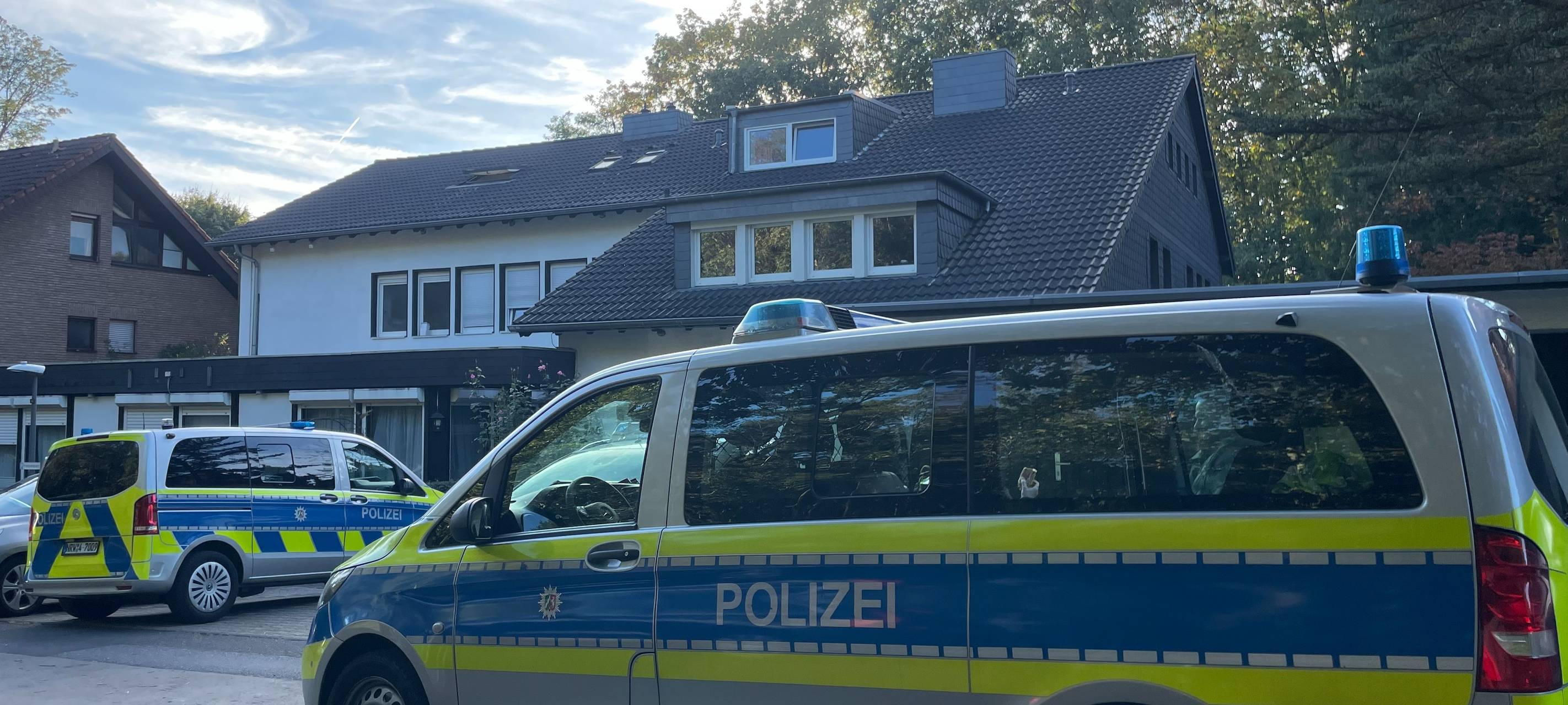 Kölner Polizei leitet Großeinsatz in Klinik