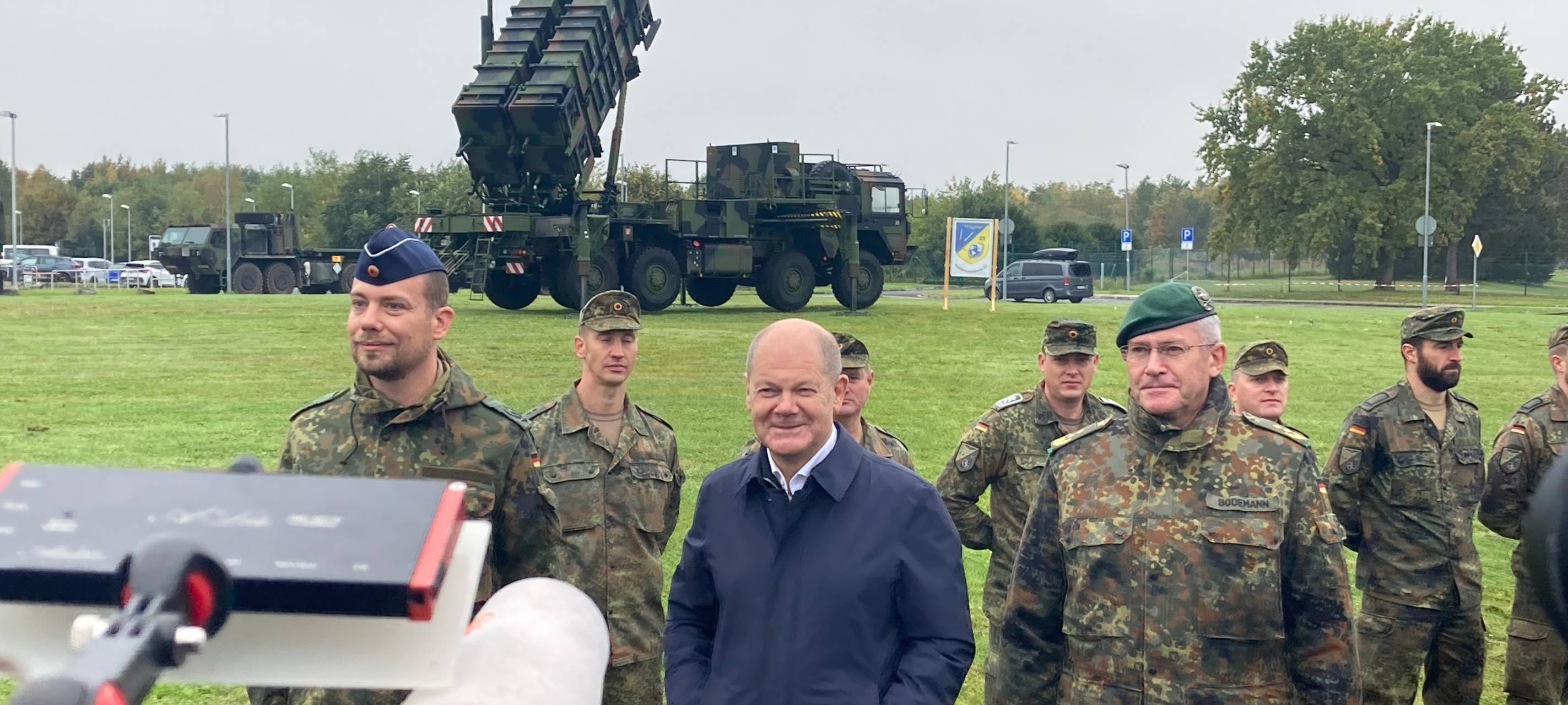 Bundeskanzler Scholz in Porz zu Militärübung