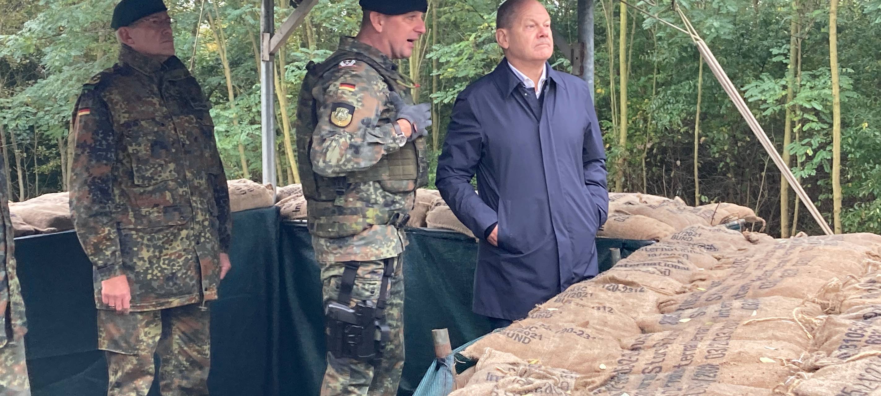 Bundeskanzler Scholz in Porz zu Militärübung