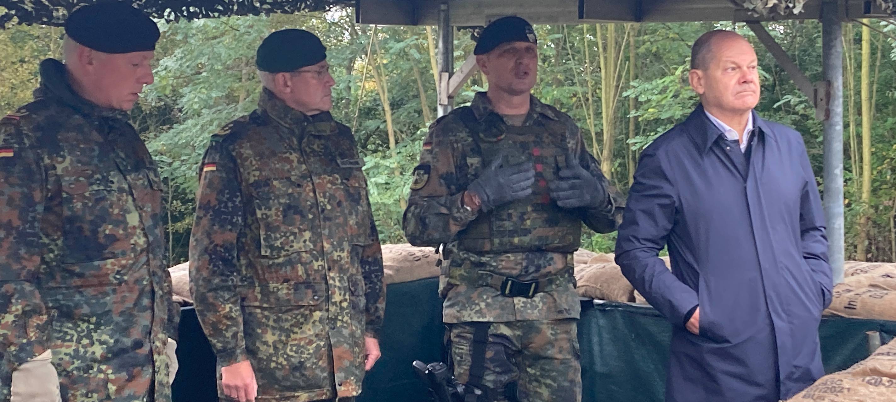 Bundeskanzler Scholz in Porz zu Militärübung