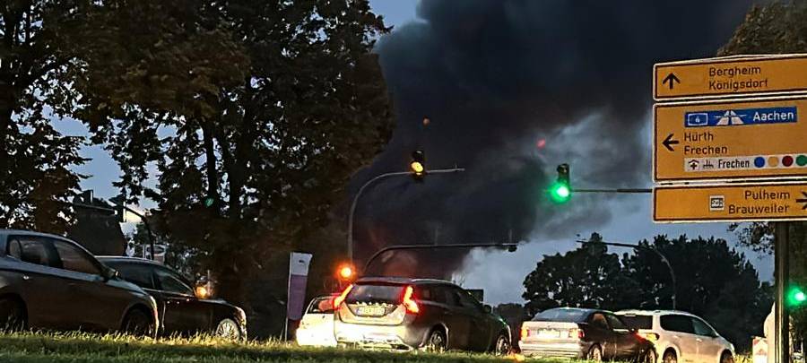 Brand auf dem Gut Clarenhof in Frechen gelöscht