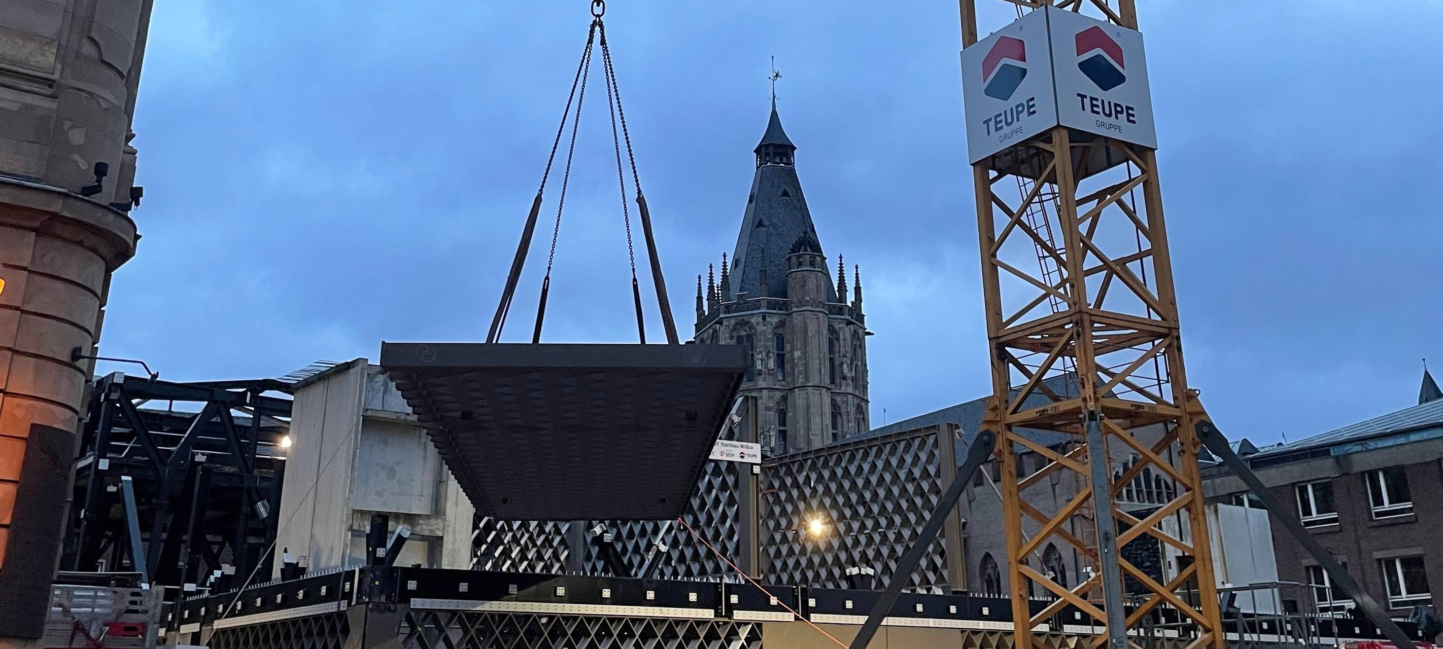 Neues Museum MiQua: 19 Tonnen schweres Element geliefert