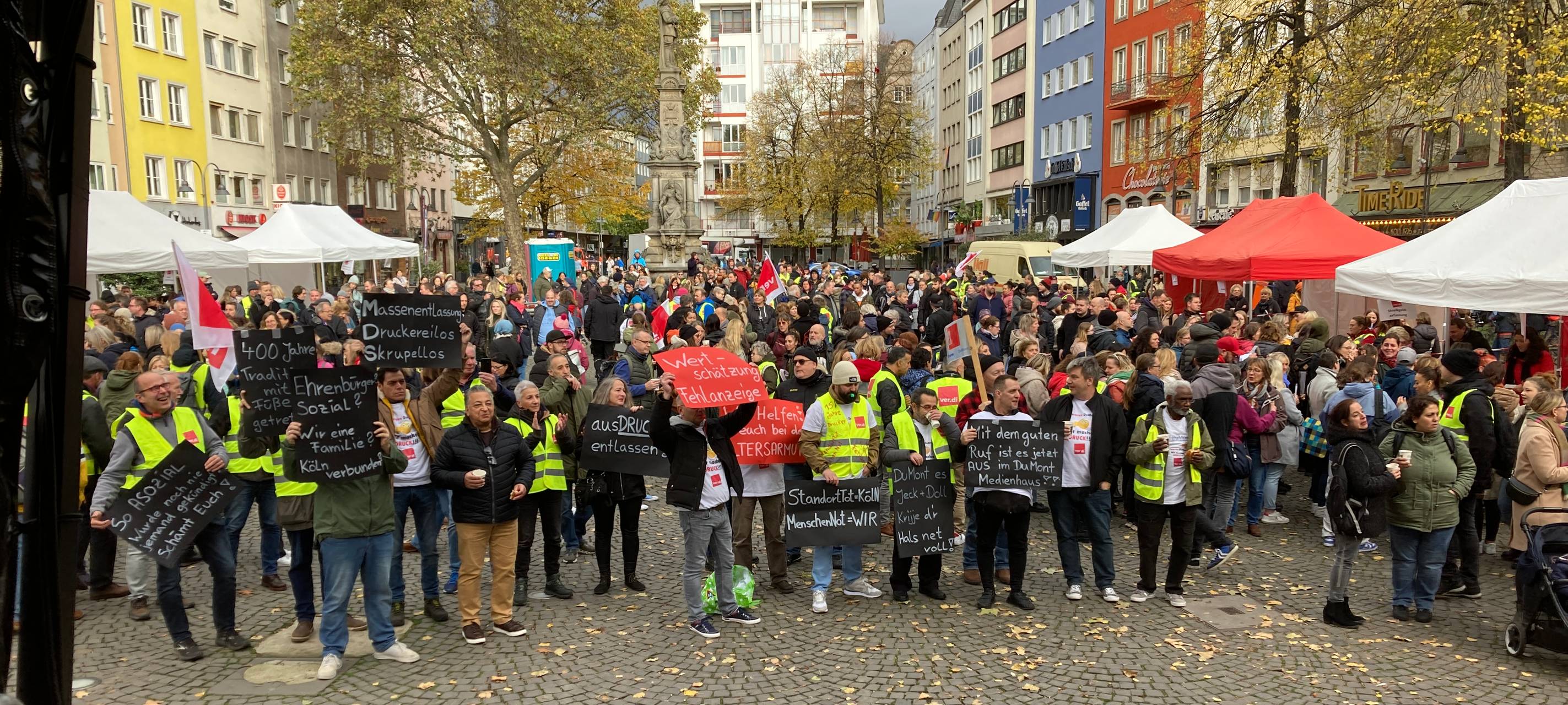 Beschäftigte der Stadt demonstrieren auf dem Alter Markt