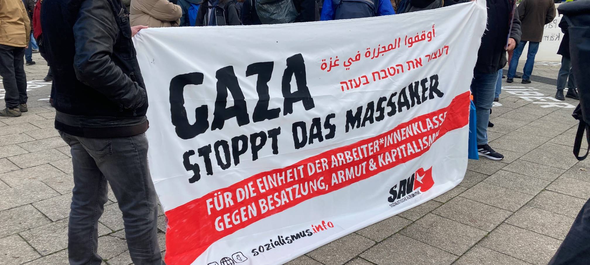 Tausende bei Friedensdemo am Ebertplatz