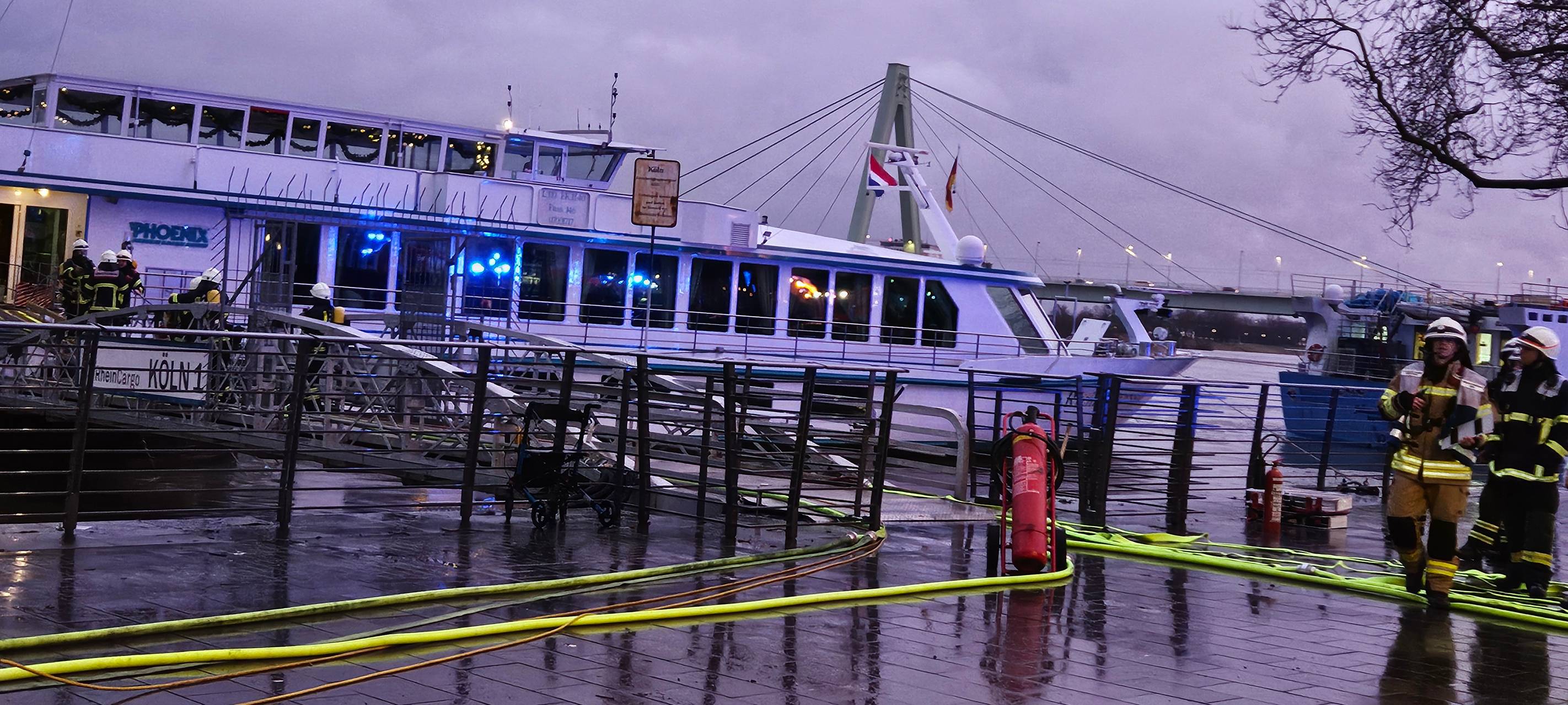 Brand auf Hotelschiff