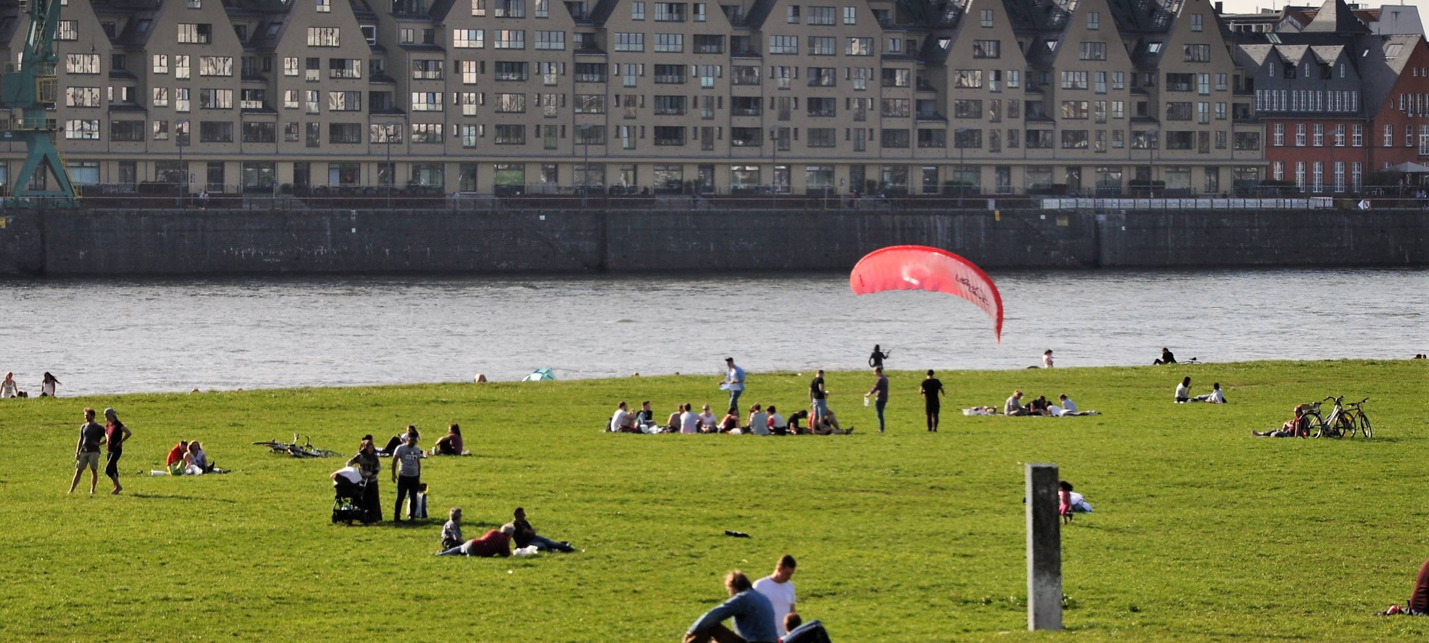 Schönes Wetter sorgt für große Menschenansammlungen