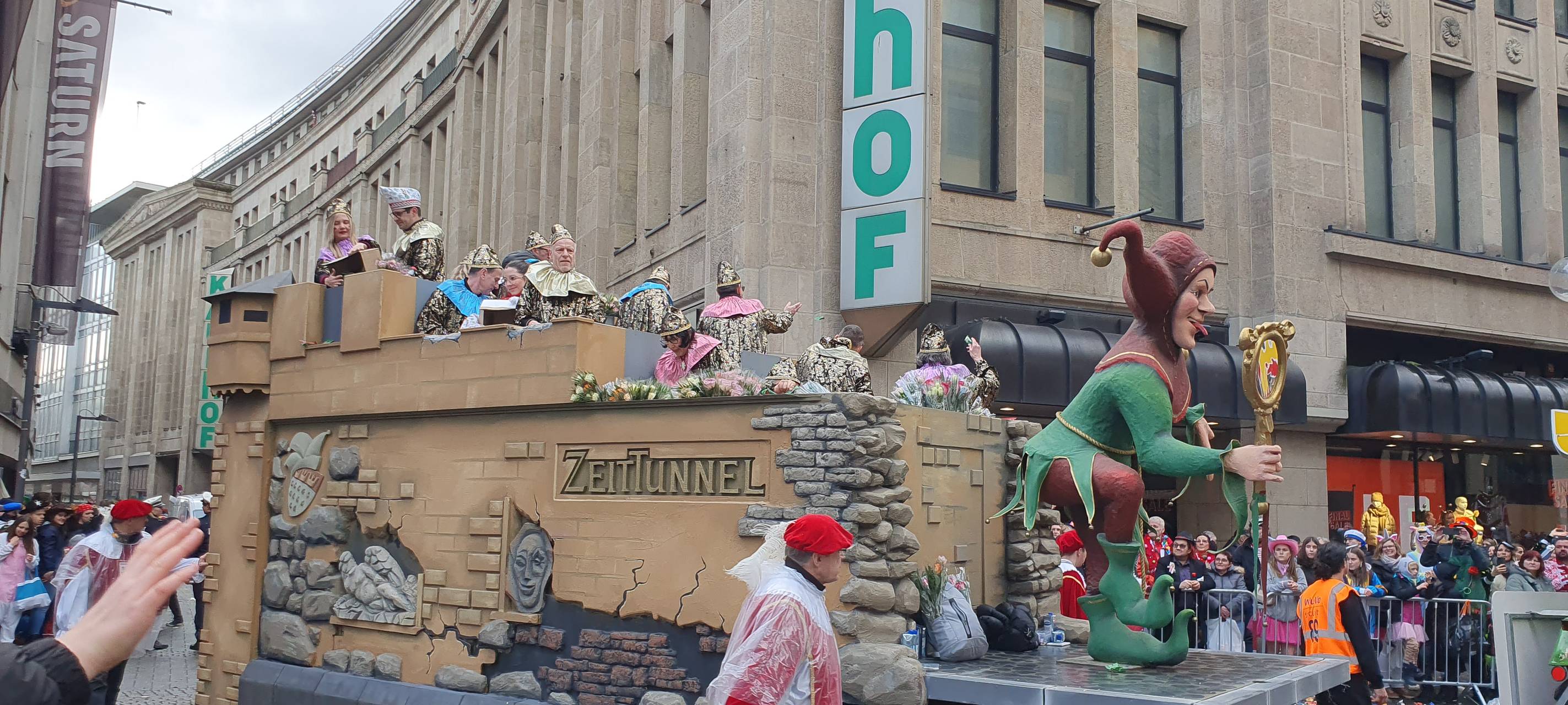 Der Rosenmontagszug läuft