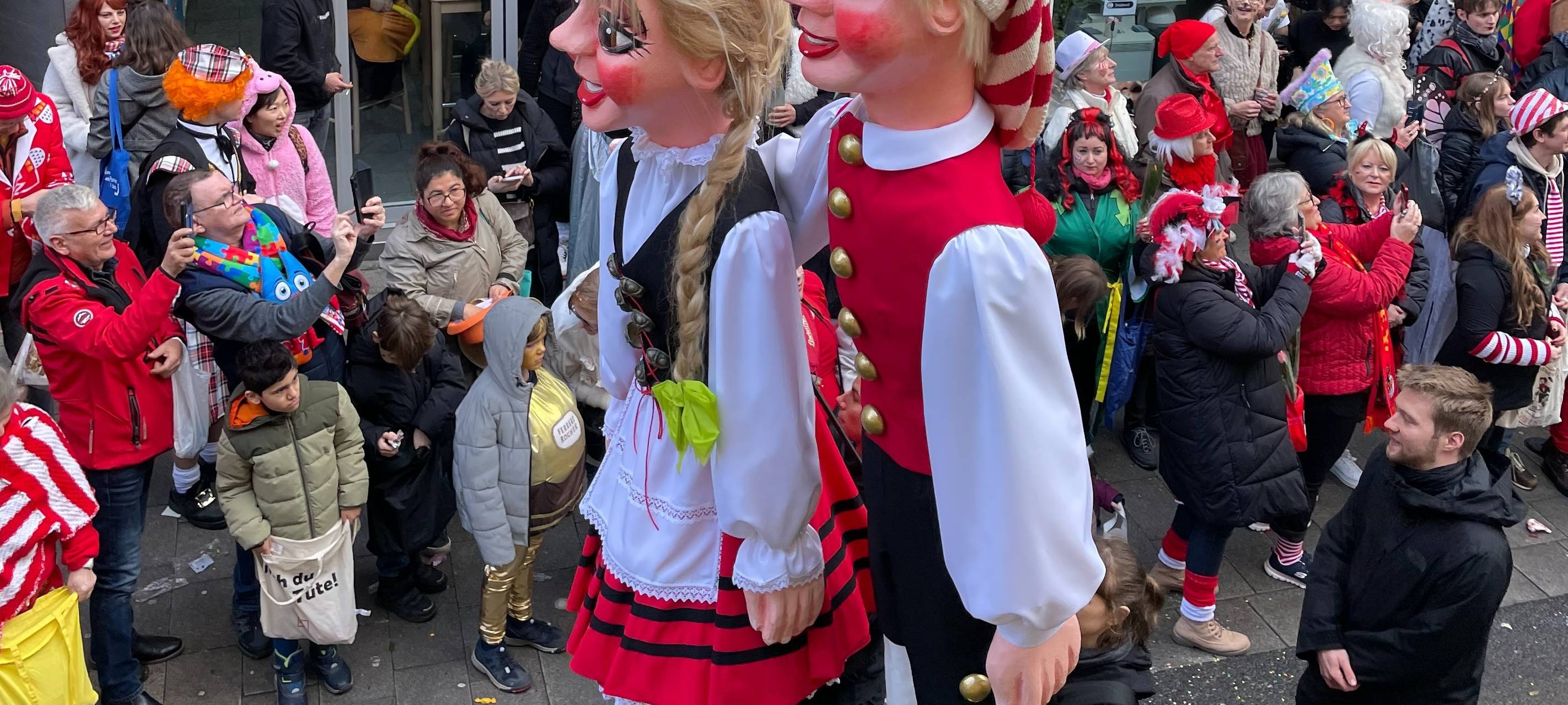 Der Rosenmontagszug läuft