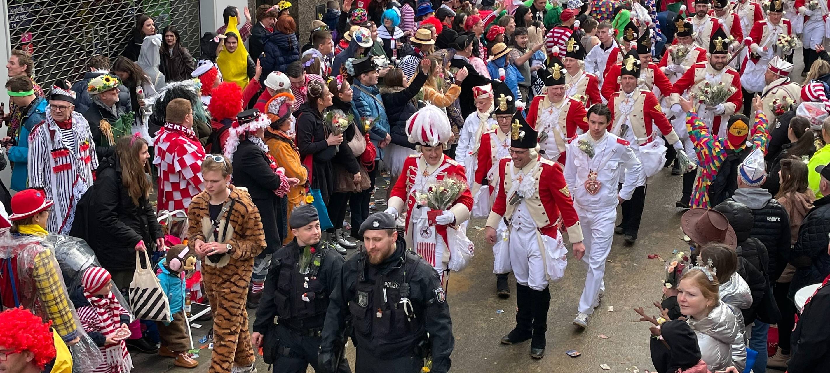 Der Rosenmontagszug läuft