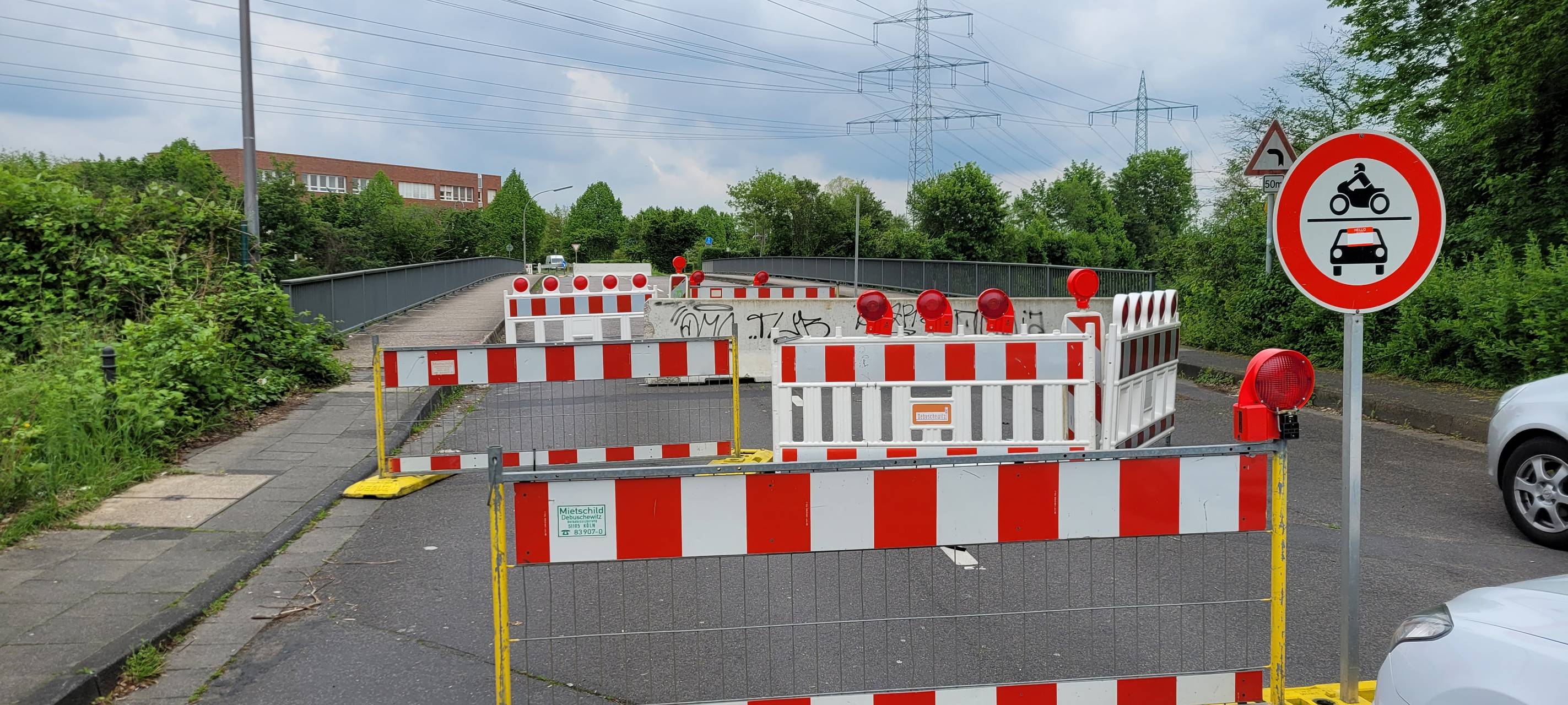 Sperrung nach LKW-Unfall - Brücke kaputt?