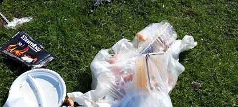 Viel Müll in Kölner Parks nach Osterwochenende