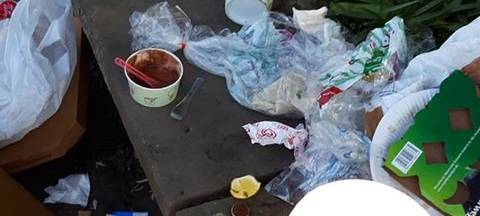 Viel Müll in Kölner Parks nach Osterwochenende