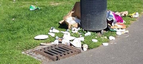 Viel Müll in Kölner Parks nach Osterwochenende