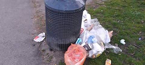 Viel Müll in Kölner Parks nach Osterwochenende