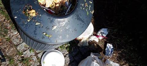 Viel Müll in Kölner Parks nach Osterwochenende