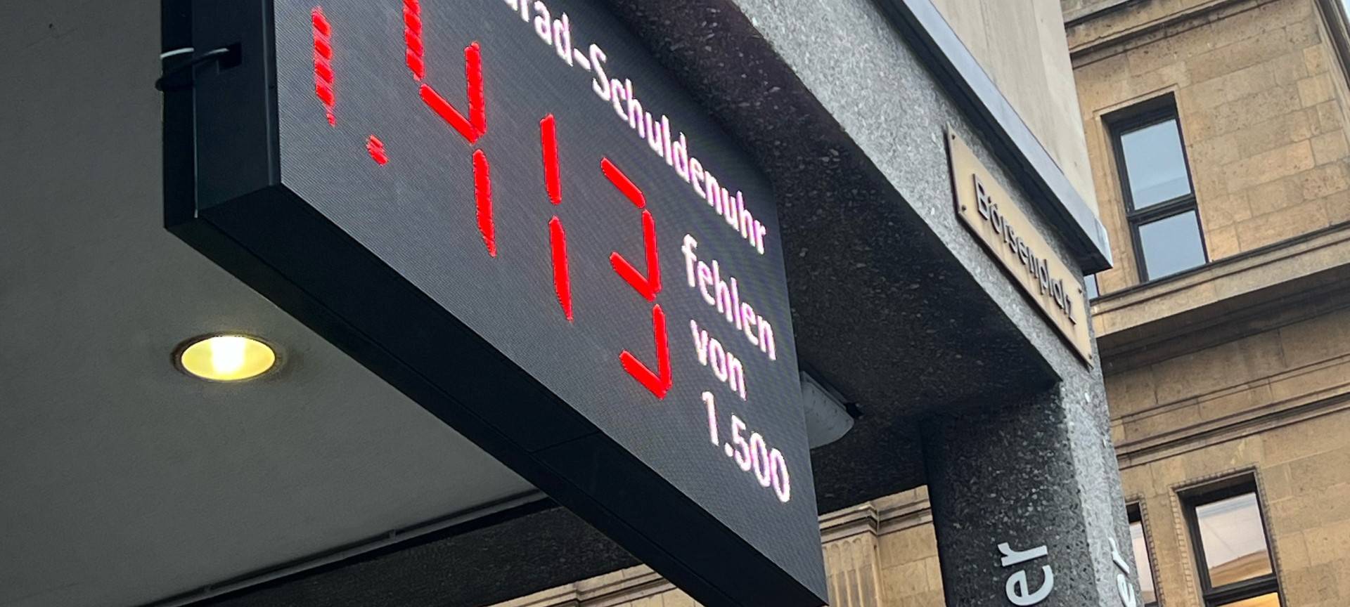 IHK Köln stellt „NRW Windrad-Schuldenuhr vor“