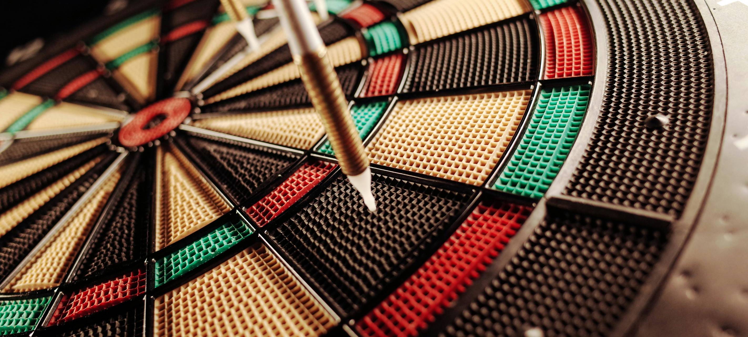 KöllePally: Promi-Darts und Party im Tanzbrunnen