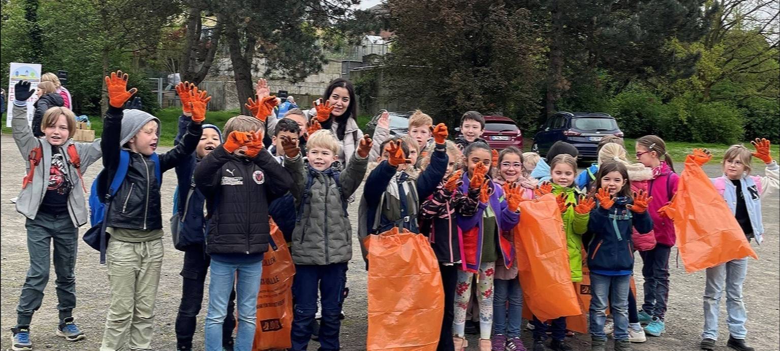 Zwei Grundschulen sammeln Müll in der Groov