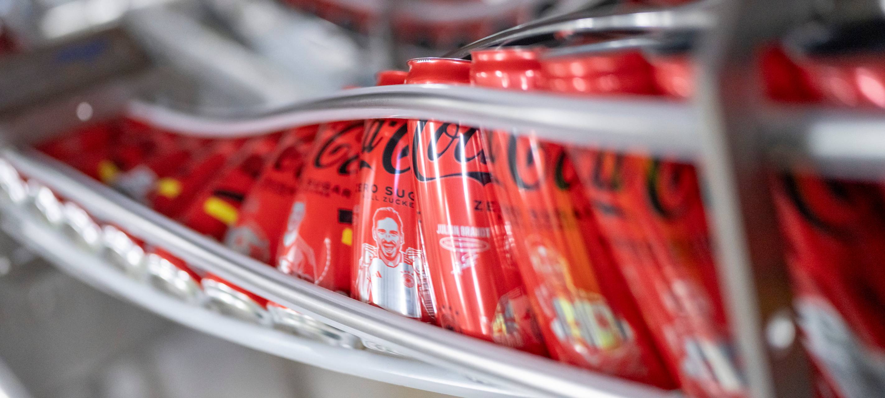 58 Millionen Dosen – Für die Fußball-Europameisterschaft 2024 läuft die Produktion am Coca-Cola-Standort Dorsten auf Hochtouren.
