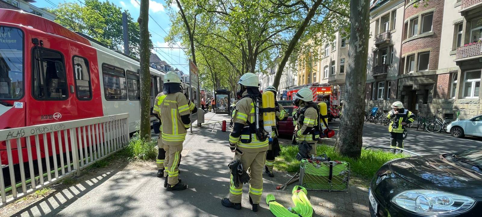Rauch an KVB-Haltestelle – Feuerwehreinsatz